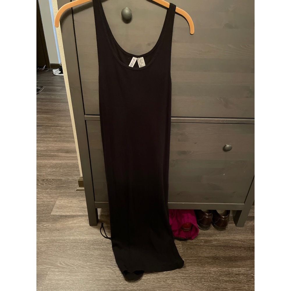 Sz M ribbed material mid length cotton dress